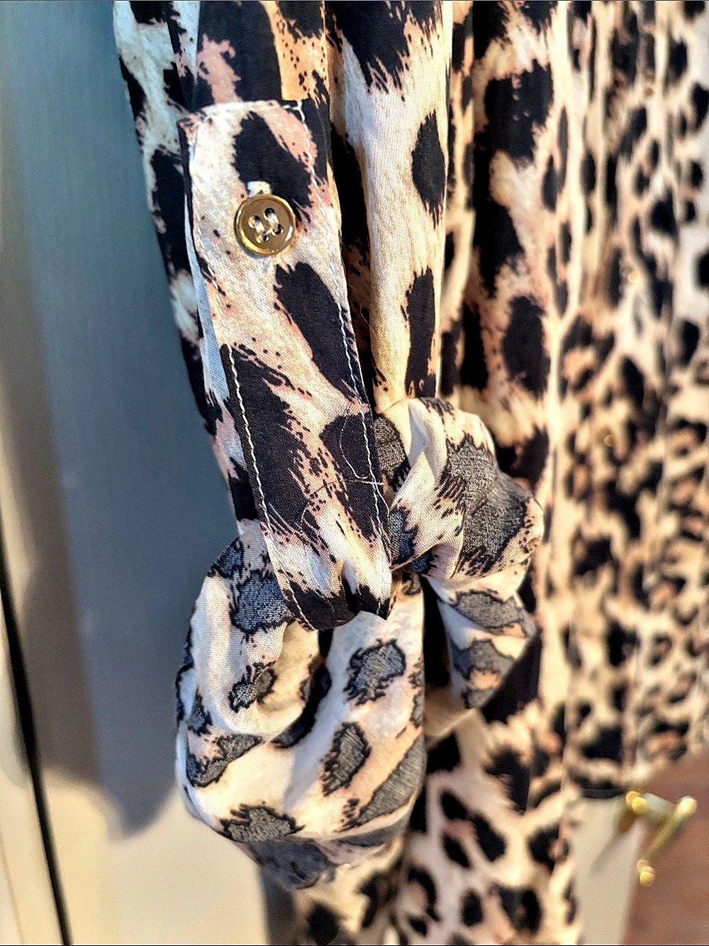 Hester & Orchard Leopard Print Button Up Blouse NWT - Picture 10 of 10